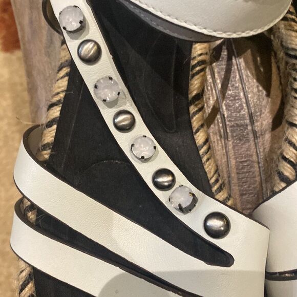 ❤️ Naked Feet “Arko” Leather Jeweled Sandals ❤️ - Picture 3 of 8